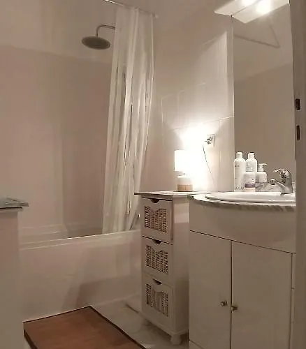 Les Grands Cedres D3 Apartman *